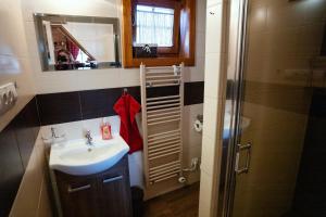 A bathroom at Chata Kaprík 35
