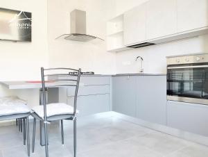 Dapur atau dapur kecil di Appartamento Verde Acqua RC13