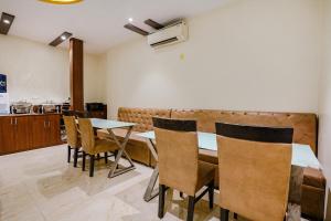 Posezení v ubytování FabExpress Embassy Suites - Nr BKC
