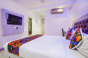 Postel nebo postele na pokoji v ubytování FabExpress Embassy Suites - Nr BKC