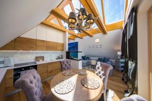 Kuchyňa alebo kuchynka v ubytovaní udanypobyt Apartament Studio Lovely SPA