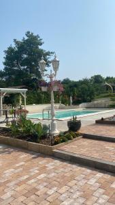 The swimming pool at or close to Maria Vendéghaz