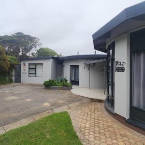 Το κτήριο όπου στεγάζεται  η παραθεριστική κατοικία