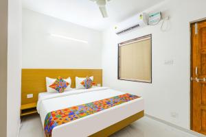 Ένα ή περισσότερα κρεβάτια σε δωμάτιο στο Via Pednekar Plaza - Nr Baga Beach