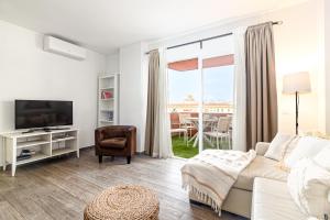 TV a/nebo společenská místnost v ubytování Malaga Center Flat Beach & Terrace
