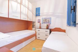 En eller flere senge i et værelse på Grecale House