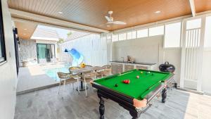 a pool table in a living room with a pool table at Wana Villa ChaAM in Cha Am