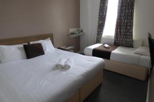 Postel nebo postele na pokoji v ubytování Midlands Hotel