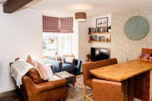 a living room with a wooden table and chairs at Cosy Days Cottage in Skipton