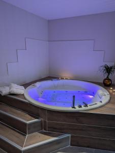 a large blue bath tub in a room at Le Rituel in Fréchencourt