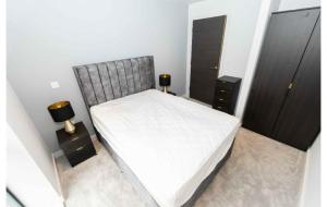 Postel nebo postele na pokoji v ubytování Luxe home + 1 fotografie