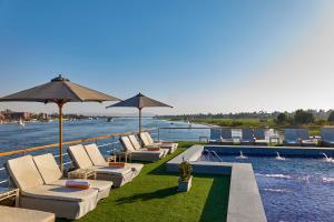 Bazén v ubytování Mövenpick Royal Lily Nile Cruise, Every Monday Four Nights From Luxor, Every Friday Three Nights From Aswan - Including Excursions & Sightseeing nebo v jeho okolí
