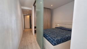 Ένα ή περισσότερα κρεβάτια σε δωμάτιο στο Laguna Palace Resort appartamento con una camera