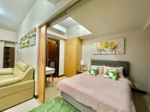 Ένα ή περισσότερα κρεβάτια σε δωμάτιο στο Prime BGC Condo Near Grand Hyatt #upt131q +22 φωτογραφίες