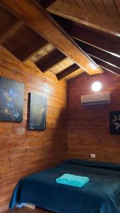 TV in/ali zabaviščno središče v nastanitvi Bar Restorant Geshtenja