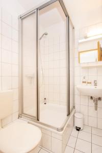 Et badeværelse på 'AYUNA'