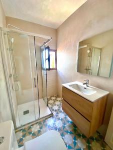 Bilik mandi di Apartamento en Jávea, cerca de la Caleta