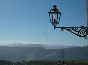 a street light with a view of mountains at Nomadi Sedentari - Irsina in Irsina