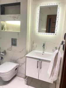 Un baño de Roone pyramids view inn