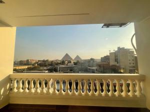 Un balcón o terraza de Roone pyramids view inn