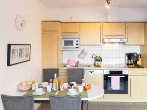 Η κουζίνα ή μικρή κουζίνα στο Apartment Strandvilla - LUB111 by Interhome +16 φωτογραφίες