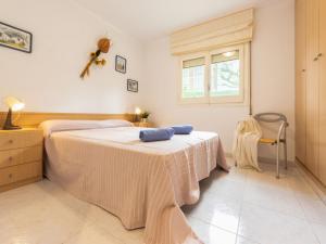 Ένα ή περισσότερα κρεβάτια σε δωμάτιο στο Apartment Gladiols by Interhome