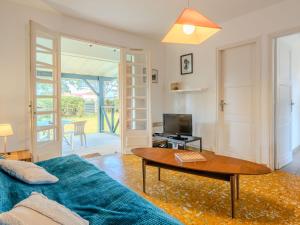 TV a/nebo společenská místnost v ubytování Holiday Home Les Bruyères by Interhome