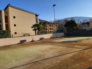 Tenis a/nebo squash v ubytování Apartment Residenza Parcolago Apt-008 by Interhome nebo okolí