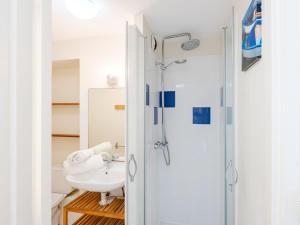 Koupelna v ubytování Apartment L'Oustalet-5 by Interhome