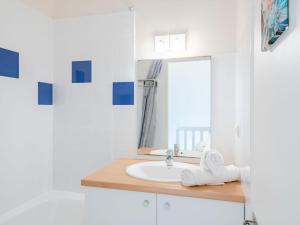 Koupelna v ubytování Apartment L'Oustalet-5 by Interhome