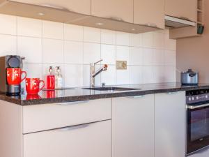 Η κουζίνα ή μικρή κουζίνα στο Chalet Les Silènes by Interhome