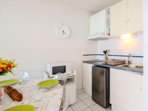 Kuchyň nebo kuchyňský kout v ubytování Apartment Grands espaces by Interhome