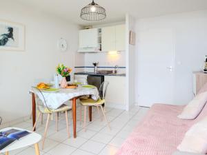 Kuchyň nebo kuchyňský kout v ubytování Apartment Grands espaces by Interhome