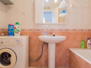 A bathroom at Holiday Home Tista by Interhome