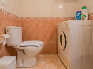 A bathroom at Holiday Home Tista by Interhome
