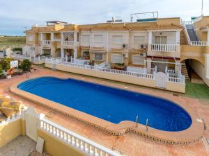 The swimming pool at or close to Holiday Home Tista by Interhome