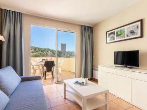 TV a/nebo společenská místnost v ubytování Apartment Les Rivages de Coudoulière-28 by Interhome + 54 fotografií