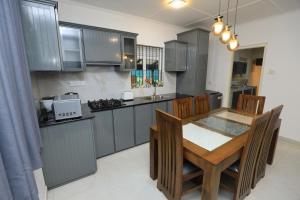 Una cocina o cocineta en Cinnamon Blu Villa