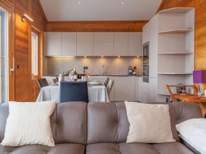 Posezení v ubytování Chalet Nous Deux by Interhome