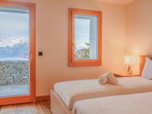 Postel nebo postele na pokoji v ubytování Chalet Nous Deux by Interhome