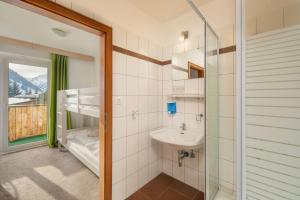Baðherbergi á Hotel Sonnhof Rauris