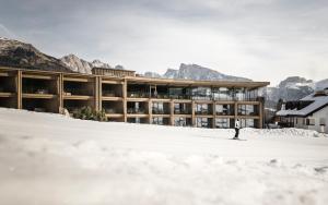 Nespecifikovaný výhled na hory nebo výhled na hory při pohledu z hotelu