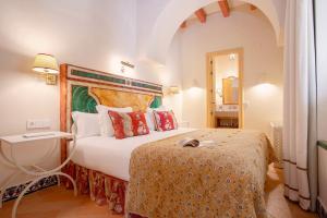 a bedroom with a large bed in a room at Genteel Home Casa Pimienta in Seville