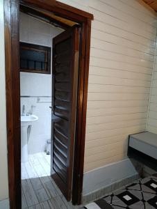 Ένα μπάνιο στο Cabañas familiar par 11 personas +14 φωτογραφίες