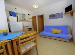 Kuchyň nebo kuchyňský kout v ubytování Coastal Breeze House + 7 fotografií