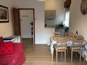 A kitchen or kitchenette at Betty's House
