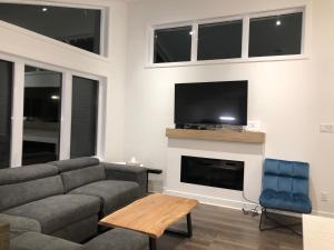 TV a/nebo společenská místnost v ubytování Paradis & SPA - Private Hot Tub at Saint Come