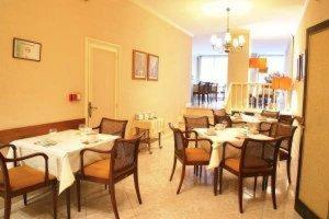 a dining room with tables and chairs in a restaurant at Monclús in Palencia