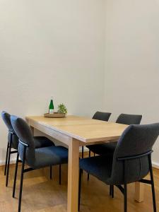 Fotografie z fotogalerie ubytování LaBed - Wohnen direkt an der Drosselgasse, stilvolle Ferienwohnung mit Rheinblick v destinaci Rüdesheim am Rhein