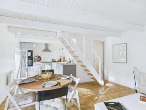Gallery image of Maison en pierre avec grand jardin pour 4 in Plouguerneau +12 photos